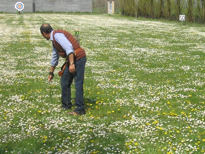 Lagosanto_primavera_2005_Davide_raccoglie_freccia_034.jpg